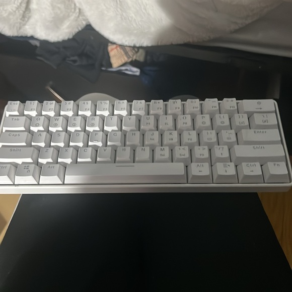 GL61 Series RGB USB/Bluetooth 2 mode keyboard, slightly used but like brand new - Picture 4 of 7